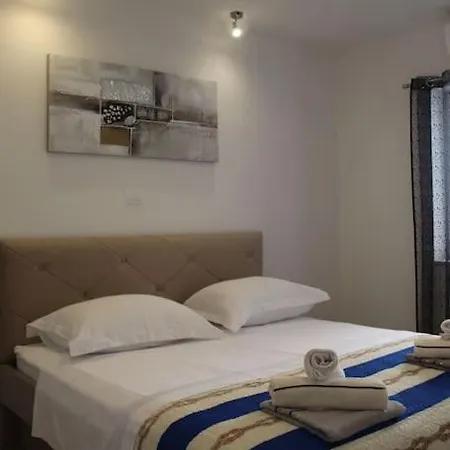 Luxury Cvita 2 * Podstrana